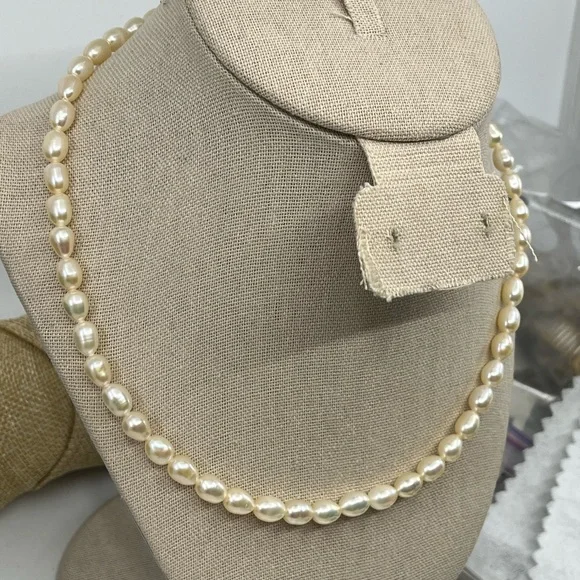 ✨ Ross-Simons 16” Pearl Necklace – Original Pouch & Box ✨ - Picture 14 of 17